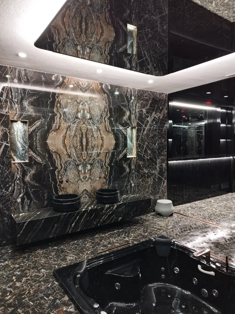 Siyah Mermer Kaplama Lüks Spa Banyo & Gömme Jakuzi